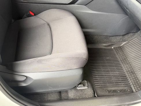 Used 2021 Toyota Venza LE w/ Carpet Mat Package (TMS) AWD/4WD image 43