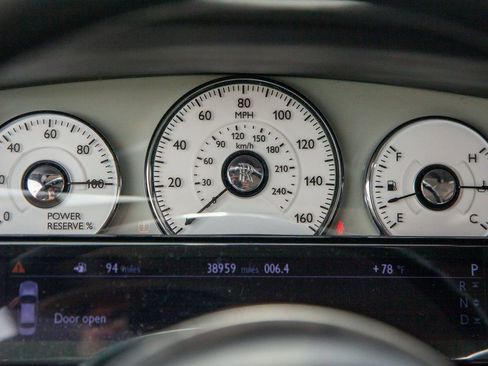 Used 2013 Rolls-Royce Ghost image 26