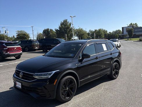 Used 2023 Volkswagen Tiguan SE R-Line FWD image 1