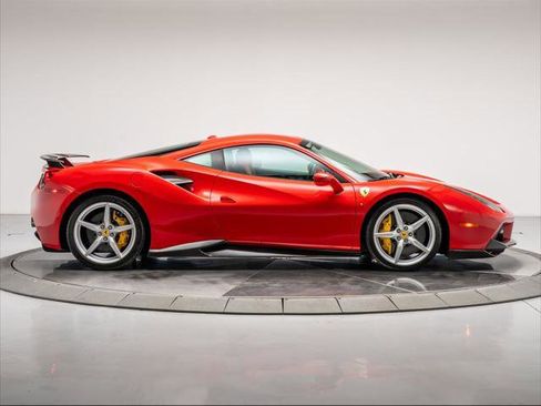 Used 2018 Ferrari 488 GTB image 6