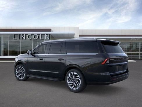 New 2026 Lincoln Navigator L Premier AWD/4WD image 4