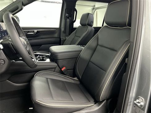 New 2025 Chevrolet Suburban Premier image 19