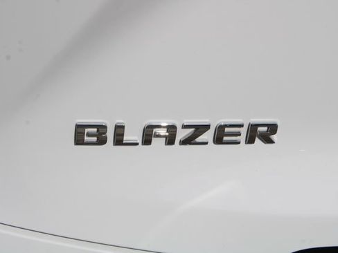 Used 2022 Chevrolet Blazer LT FWD image 9