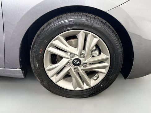 Used 2020 Hyundai Elantra SEL FWD image 31