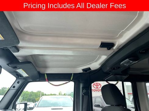 Used 2018 Jeep Wrangler Unlimited Sport S AWD/4WD image 4