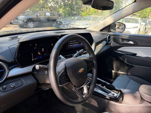 Used 2025 Chevrolet Trax LT w/ LT Convenience Package image 28
