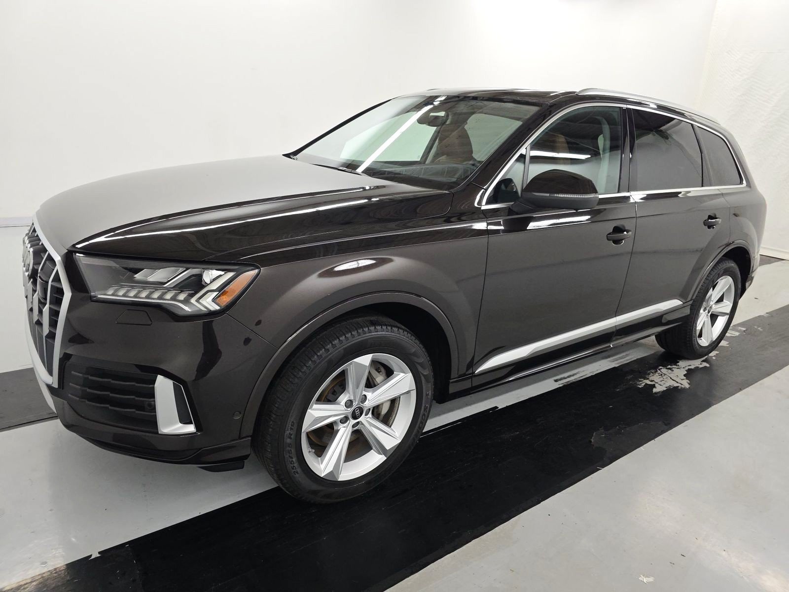 Used 2023 Audi Q7 2.0T Premium Plus w/ Premium Plus Package AWD/4WD image 3