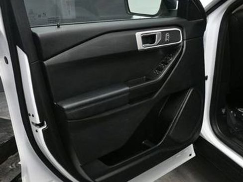 Used 2021 Ford Explorer Base image 13