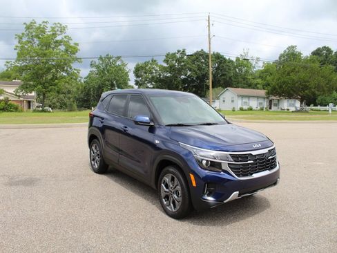 Used 2026 Kia Seltos LX FWD image 3