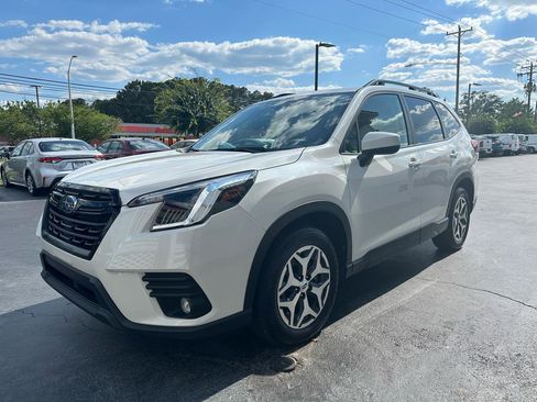 Used 2024 Subaru Forester Premium AWD/4WD image 3