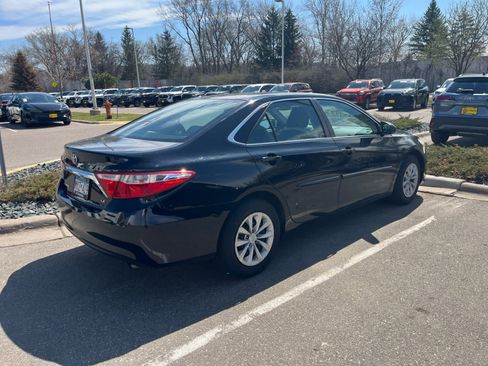 Used 2016 Toyota Camry LE FWD image 3