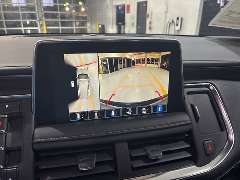 Used 2023 GMC Yukon XL SLT w/ SLT Premium Package image 27