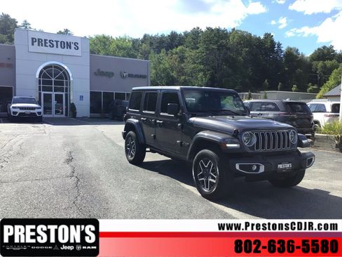 Used 2025 Jeep Wrangler Unlimited Sahara AWD/4WD image 8