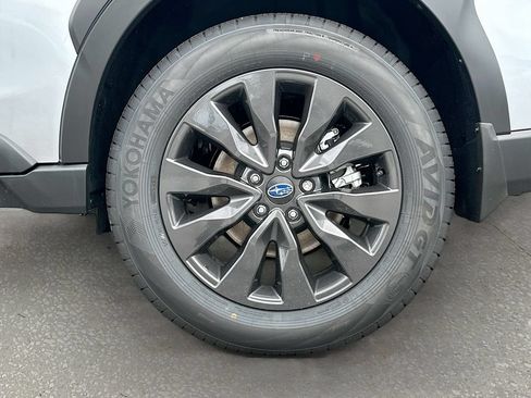 Certified 2025 Subaru Outback Onyx Edition AWD/4WD image 30
