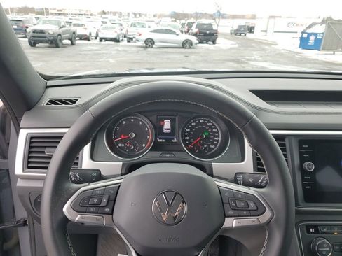 Used 2021 Volkswagen Atlas Cross Sport SE image 14