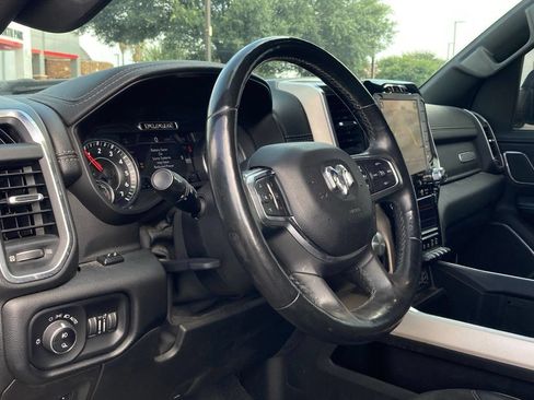 Used 2019 RAM 1500 Laramie AWD/4WD image 8