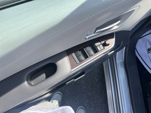 Used 2024 Toyota Sienna XLE image 22