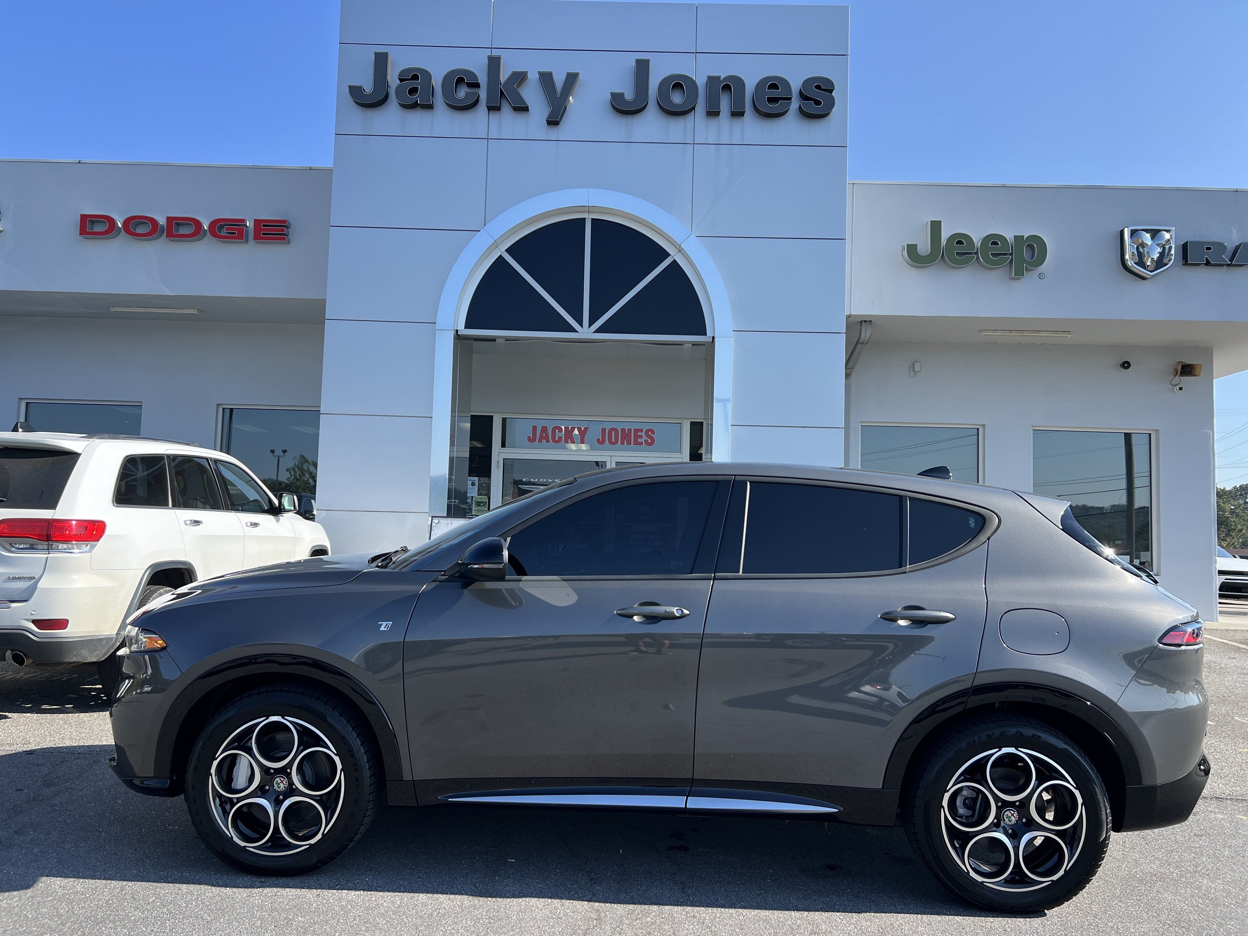 Used 2024 Alfa Romeo Tonale Ti AWD/4WD image 2