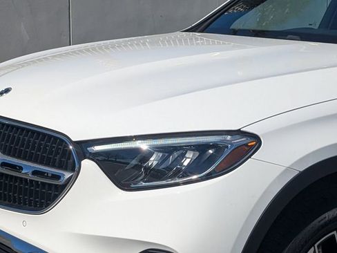 Used 2025 Mercedes-Benz GLC 350e 4MATIC image 9