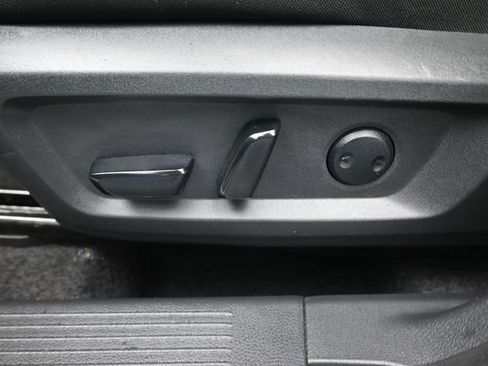 Used 2025 Nissan Rogue SV FWD image 33