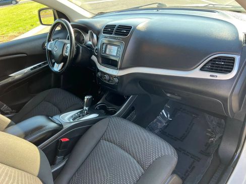Used 2019 Dodge Journey SE w/ Premium Group FWD image 17