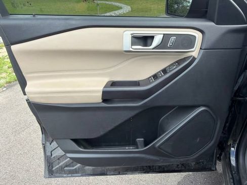 Used 2020 Ford Explorer XLT w/ Equipment Group 202A AWD/4WD image 26