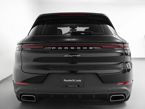 Used 2025 Porsche Cayenne image 11