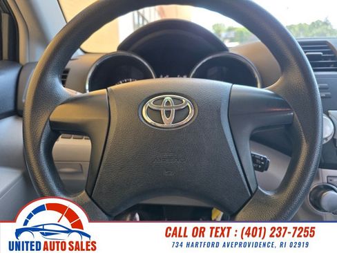 Used 2012 Toyota Highlander FWD w/ Cold Weather Pkg image 16