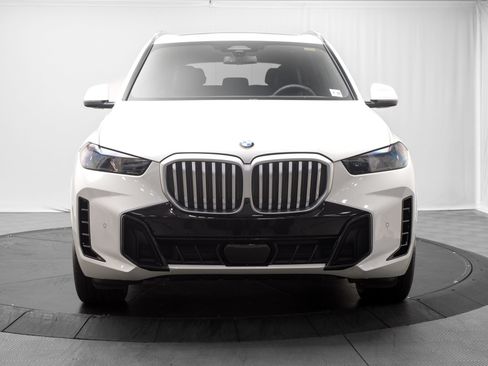 Used 2024 BMW X5 xDrive40i w/ M Sport Package AWD/4WD image 2