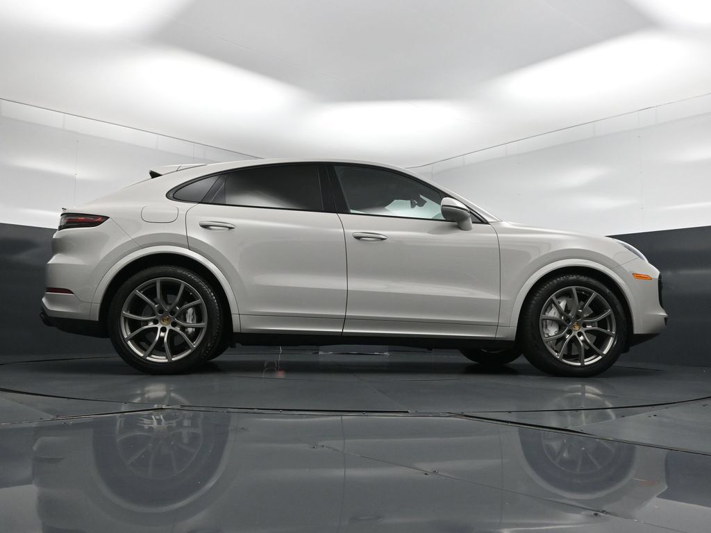 Used 2020 Porsche Cayenne Turbo AWD/4WD image 27