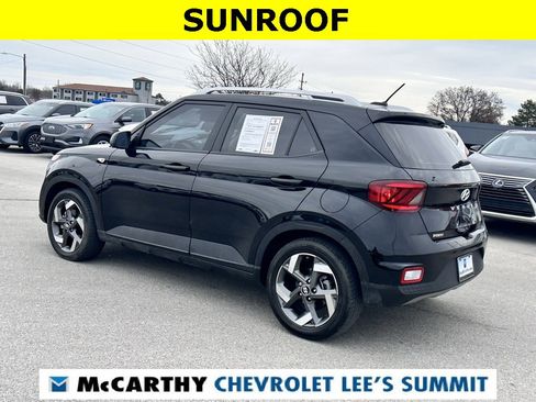 Used 2024 Hyundai Venue SEL image 12