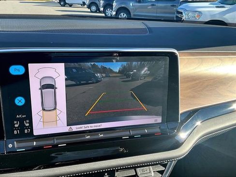 Used 2025 Volkswagen Atlas SE image 14