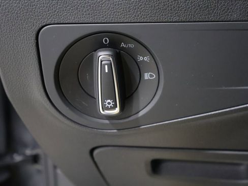 Used 2022 Volkswagen Tiguan SE image 34