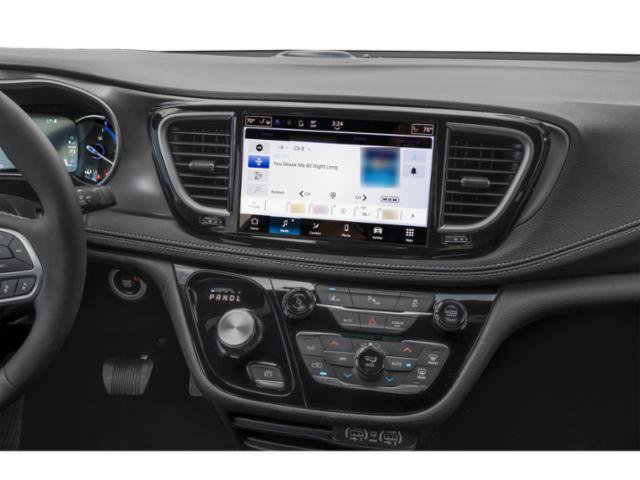 Certified 2025 Chrysler Pacifica Premium FWD image 9