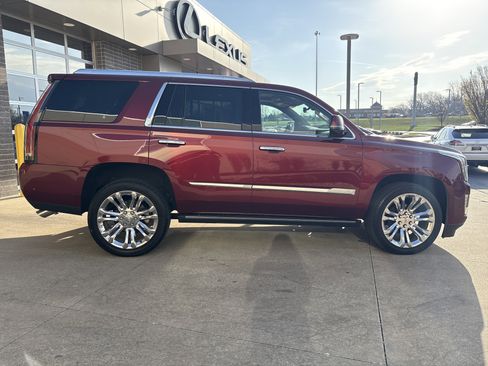 Used 2020 Cadillac Escalade Premium Luxury w/ LPO, Radiant Package image 11