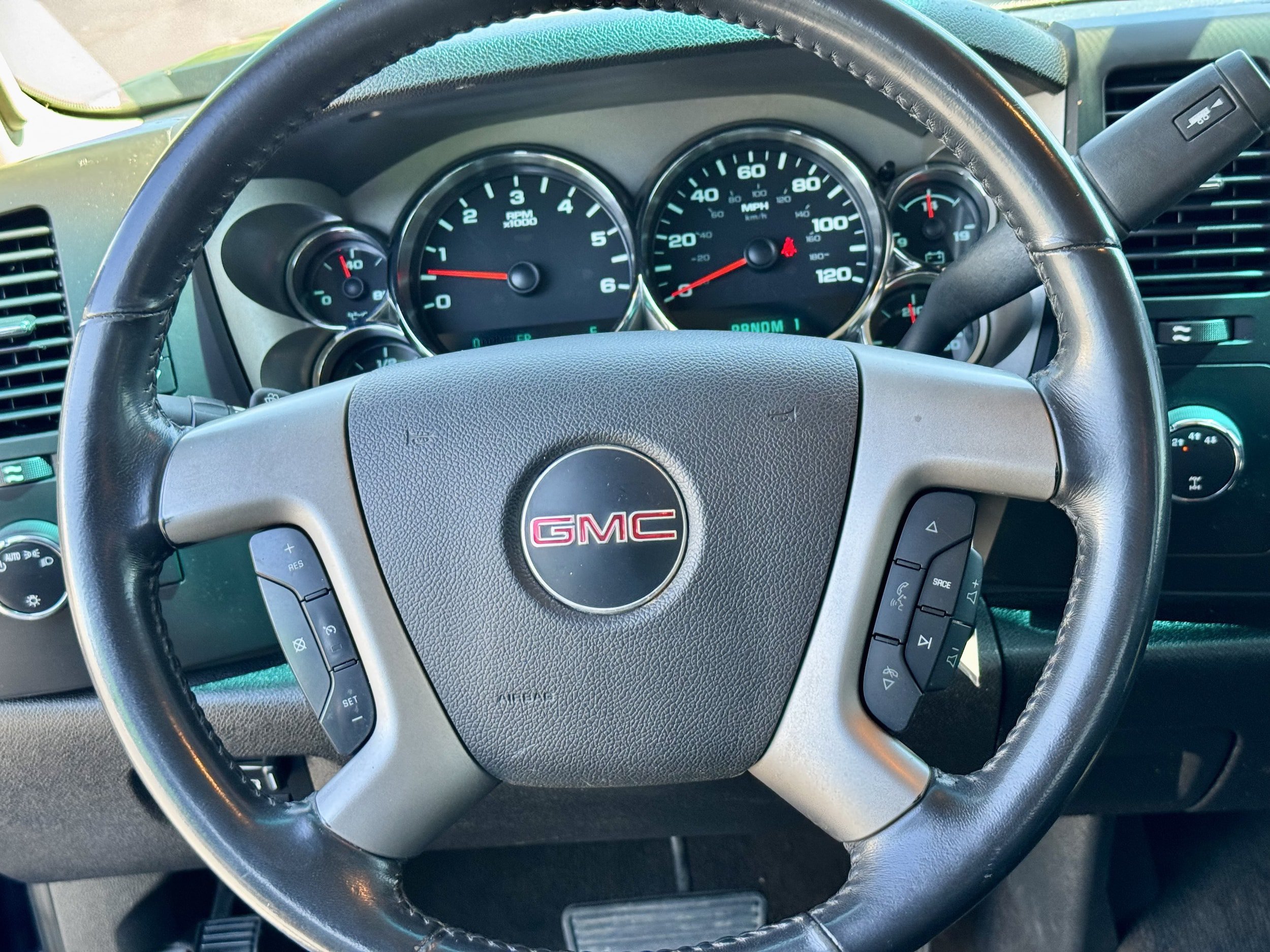 Used 2012 GMC Sierra 2500 SLE w/ SLE Preferred Package AWD/4WD image 15