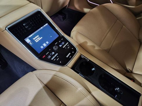 Used 2022 Porsche Panamera image 52