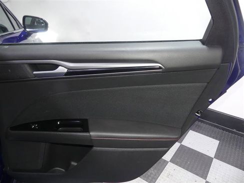 Used 2016 Ford Fusion SE image 25