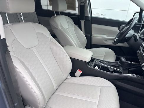 Used 2024 Kia Sorento S w/ Panoramic Sunroof Package image 35