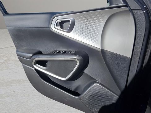 Used 2024 Kia Soul LX w/ Option Group 015 image 16