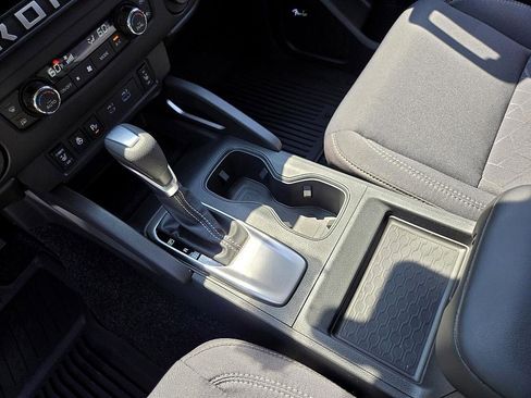 New 2025 Nissan Frontier SV w/ SV Convenience Package image 16