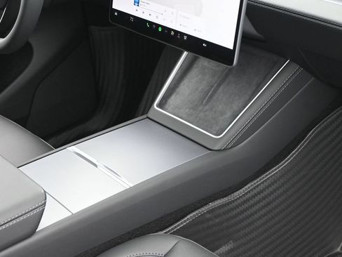 Used 2026 Tesla Model Y 2WD image 30