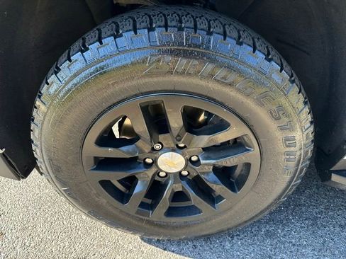 Used 2021 Chevrolet Suburban LT image 29