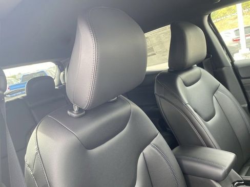 New 2026 Jeep Compass Limited image 28