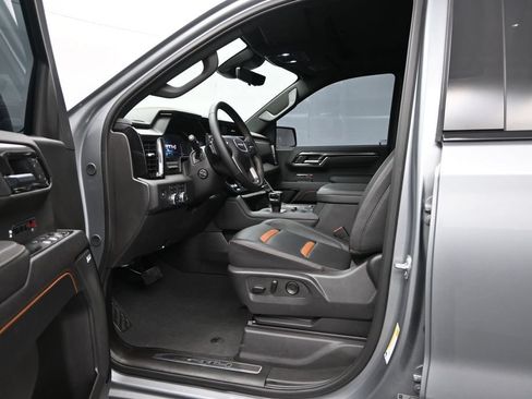Used 2025 GMC Sierra 1500 AT4 w/ AT4 Premium Package AWD/4WD image 9