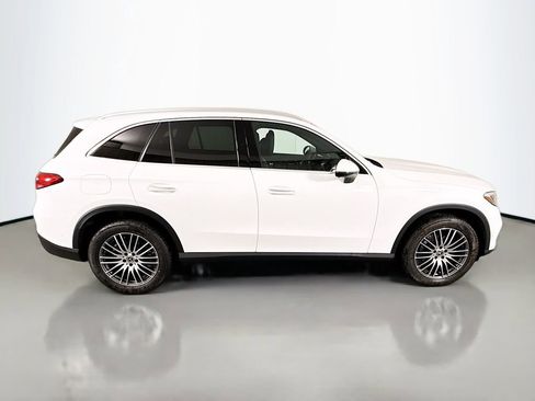Used 2024 Mercedes-Benz GLC 300 4MATIC w/ Advanced USB Package image 8