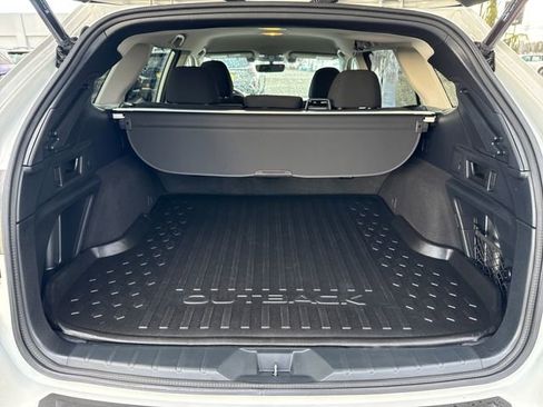 Used 2022 Subaru Outback Premium image 12