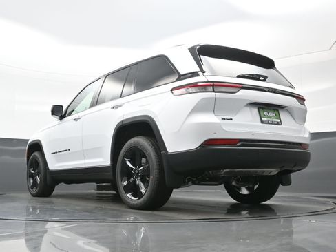 New 2025 Jeep Grand Cherokee Altitude image 13