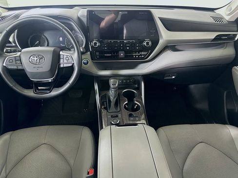 Used 2021 Toyota Highlander Platinum AWD/4WD image 19