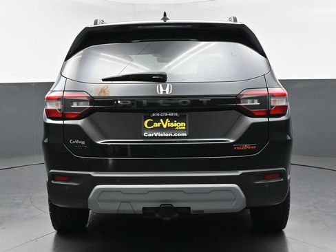 Used 2025 Honda Pilot TrailSport image 4